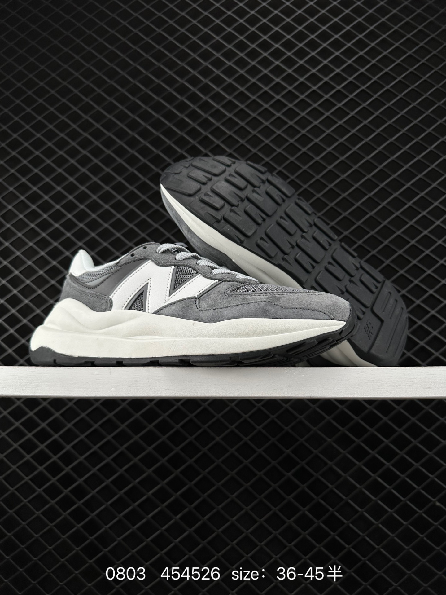 New Balance M5740